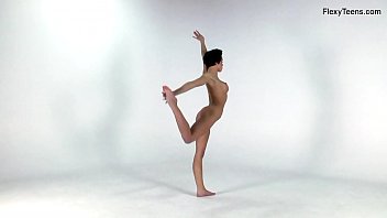 Super Flexible Hot Gymnast Raykina