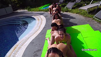 Lucky Man Fuck In Throat Kira Queen And Her Girlfriends At The Pool